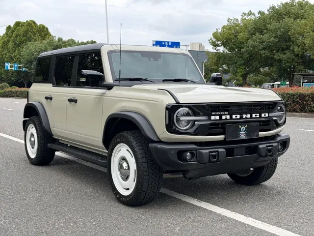 Ford Bronco — Фото автомобиля 3