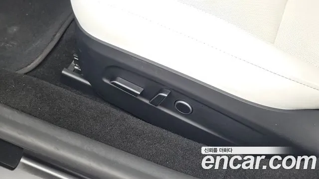 Tesla Model 3 — Фото автомобиля 28