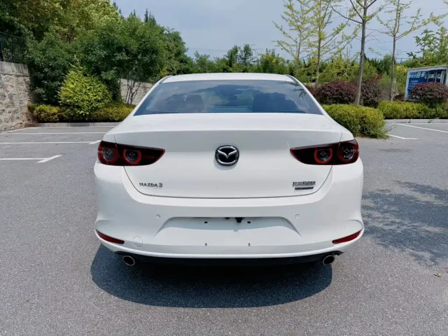 Mazda Axela — Фото автомобиля 5