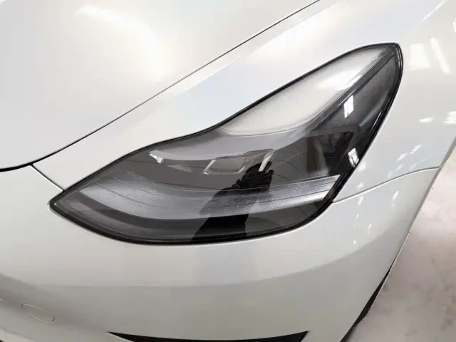 Tesla Model 3 — Фото автомобиля 7
