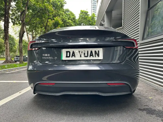 Tesla Model 3 — Фото автомобиля 15