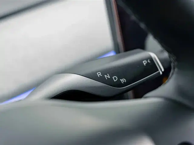 Tesla Model Y — Фото автомобиля 16