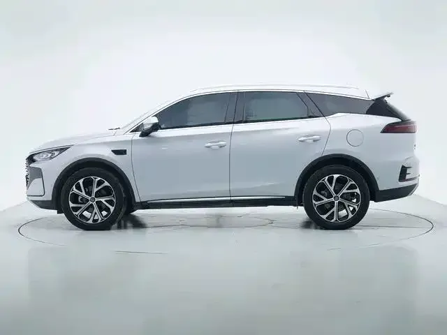 BYD Tang — Фото автомобиля 8