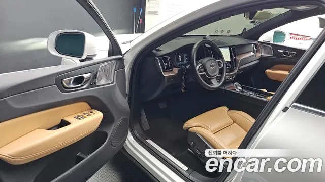 Вольво XC60 — Фото автомобиля 9
