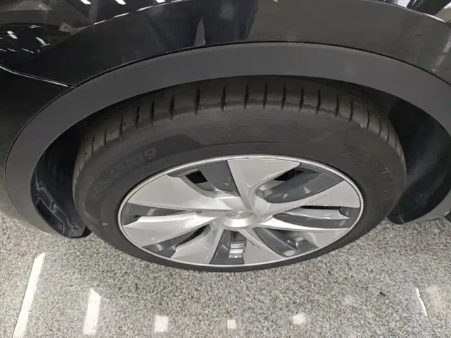 Tesla Model Y — Фото автомобиля 22