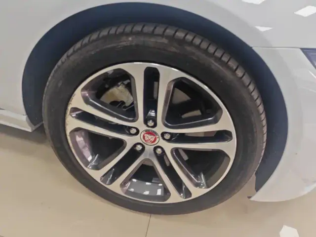 Jaguar XEL — Фото автомобиля 6