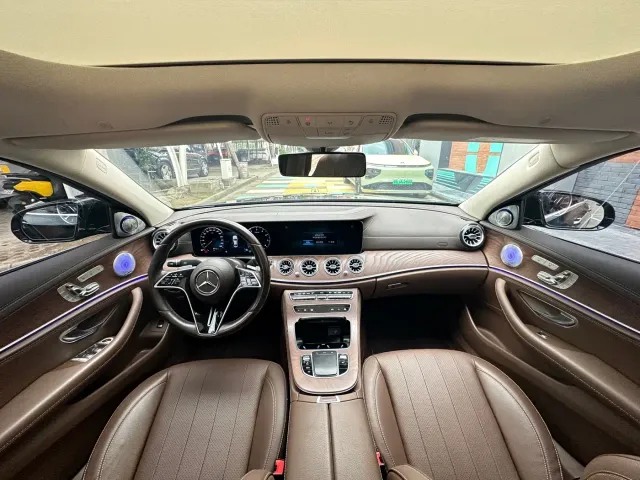 Mercedes-Benz E-Class — Фото автомобиля 5