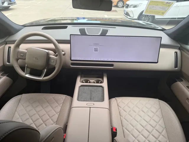 Li Auto L8 — Фото автомобиля 6