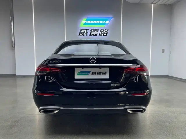 Mercedes-Benz E-Class — Фото автомобиля 5