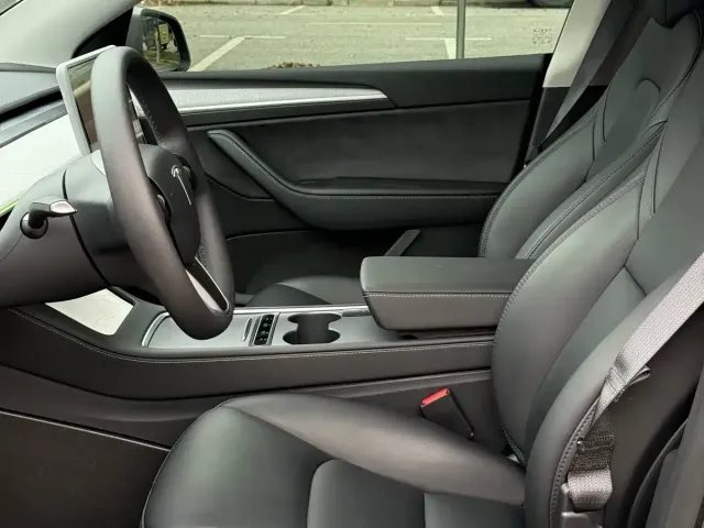Tesla Model Y 2024 Rear-Wheel Drive Version — Фото автомобиля 7