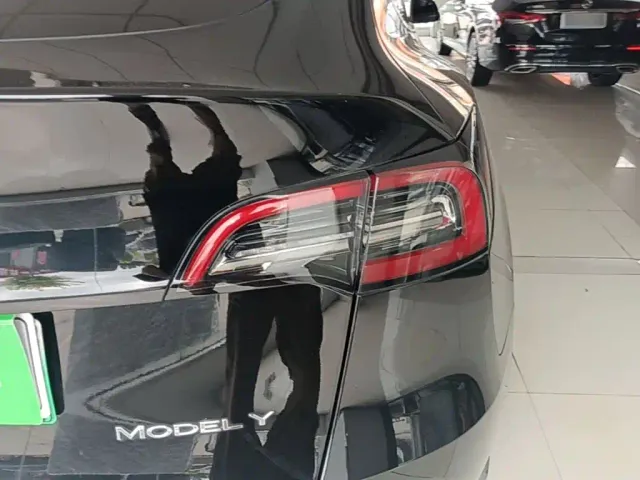 Tesla Model Y — Фото автомобиля 7