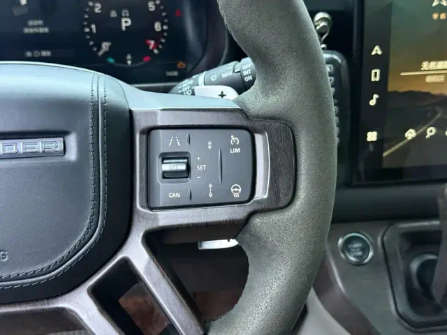 Land Rover Defender — Фото автомобиля 21