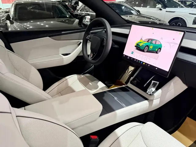 Tesla Model Y L — Фото автомобиля 3