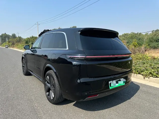Li Auto L8 — Фото автомобиля 27