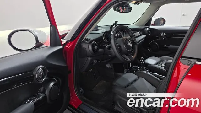 Mini Cooper Cooper 5 дверей Classic — Фото автомобиля 10