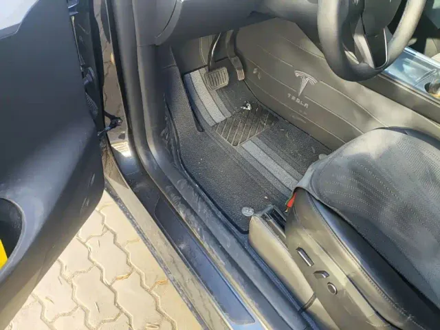 Tesla Model Y — Фото автомобиля 13