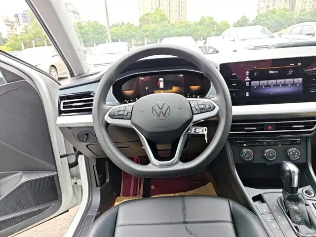 Volkswagen Lavida — Фото автомобиля 10