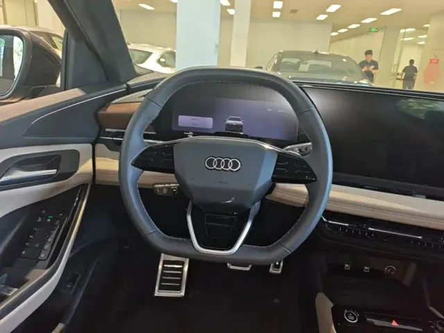 Audi Q6L e-tron — Фото автомобиля 10