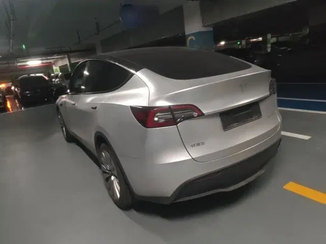 Tesla Model Y — Фото автомобиля 4