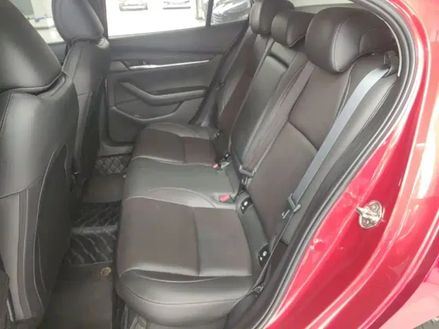 Mazda Axela — Фото автомобиля 16