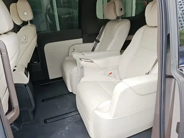 Li Auto MEGA — Фото автомобиля 16