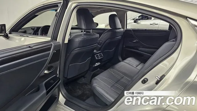 Lexus ES 7th Gen — Фото автомобиля 18