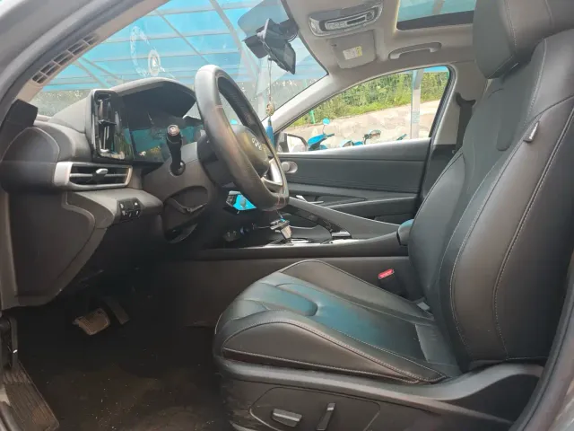 Hyundai Elantra — Фото автомобиля 4