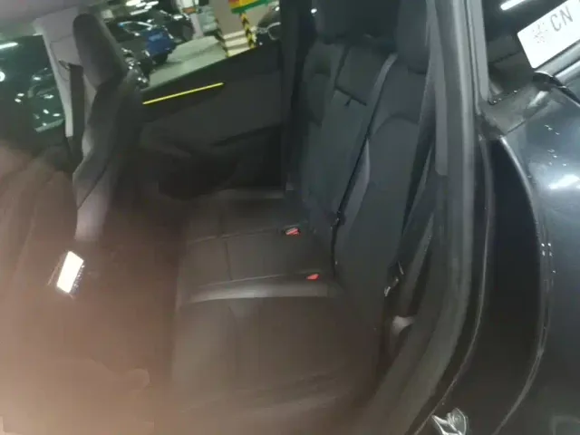 Tesla Model Y — Фото автомобиля 16