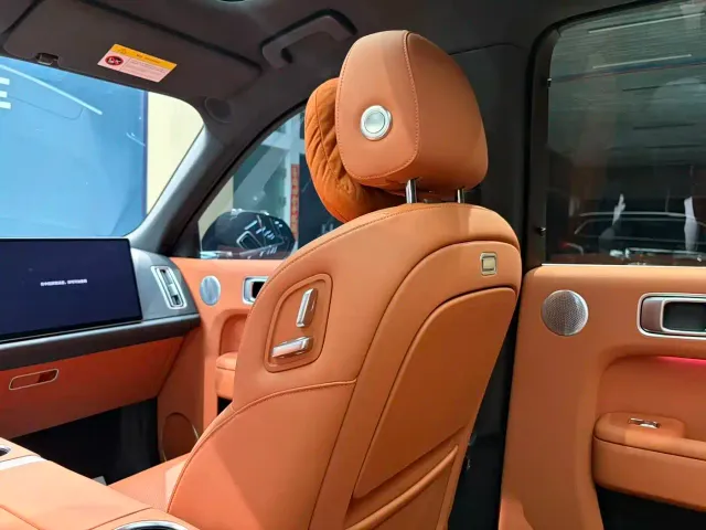 Li Auto L8 — Фото автомобиля 12