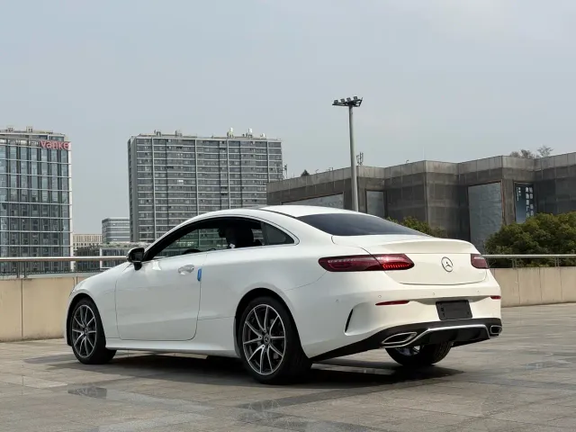 Mercedes-Benz E-Class — Фото автомобиля 11