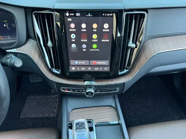 Volvo XC60 — Фото автомобиля 4