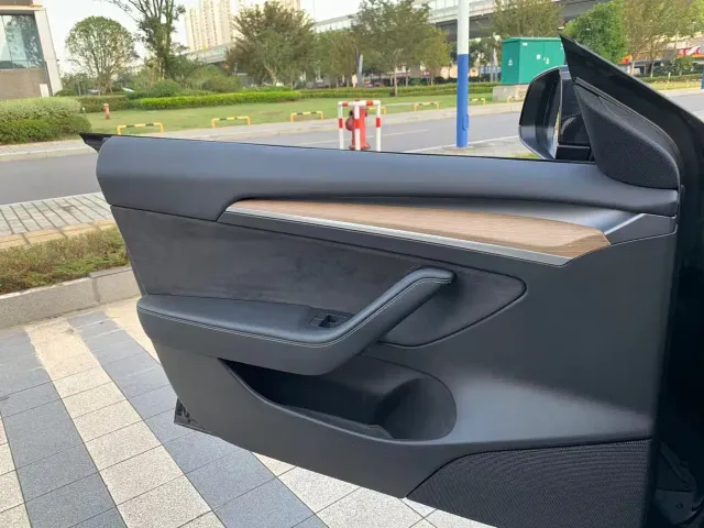 Tesla Model 3 — Фото автомобиля 15