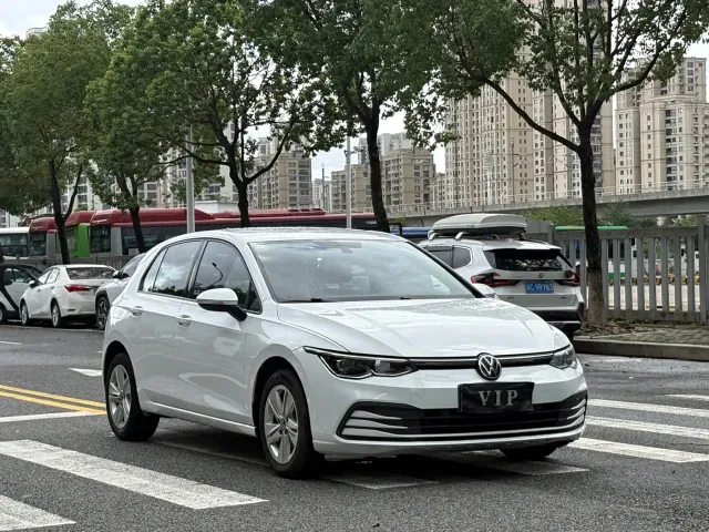 Volkswagen Golf — Фото автомобиля 3
