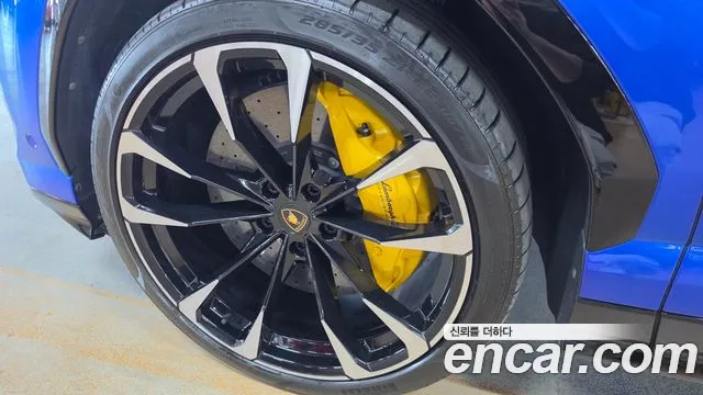 Lamborghini Urus — Фото автомобиля 18