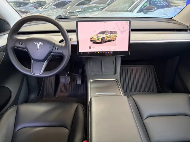Tesla Model Y — Фото автомобиля 5