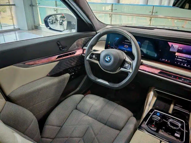BMW i7 — Фото автомобиля 20