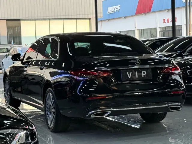 Mercedes-Benz E-Class — Фото автомобиля 14