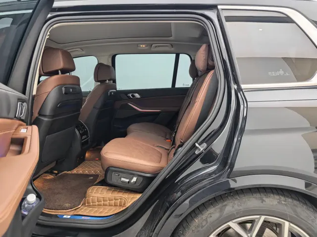 BMW X7 — Фото автомобиля 9