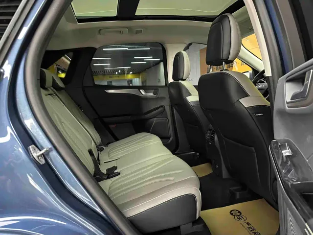 Ford Escape — Фото автомобиля 12