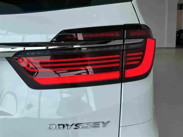 Honda Odyssey — Фото автомобиля 13