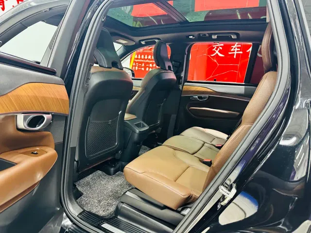 Volvo XC90 — Фото автомобиля 5
