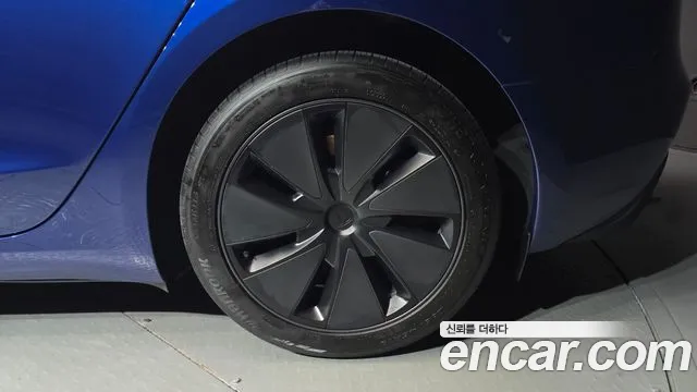 Tesla Model 3 — Фото автомобиля 20