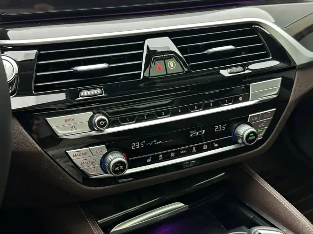 BMW 5 Series — Фото автомобиля 16