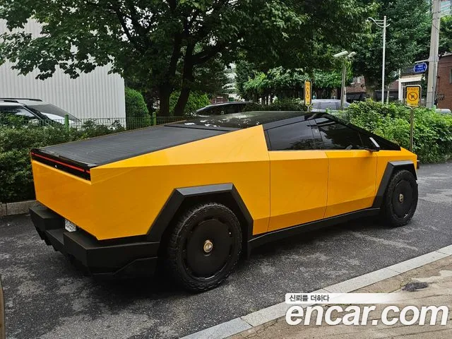 Tesla Cybertruck — Фото автомобиля 4