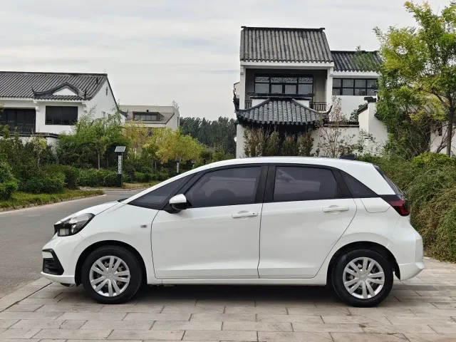 Honda Fit — Фото автомобиля 4