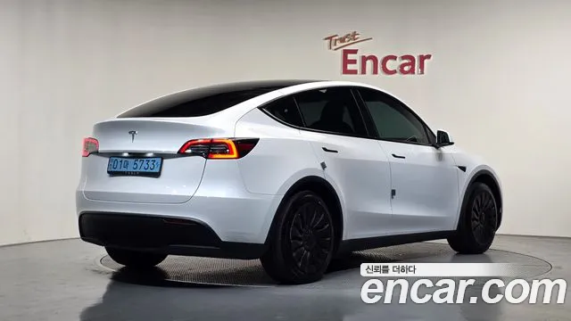 Tesla Model Y — Фото автомобиля 2