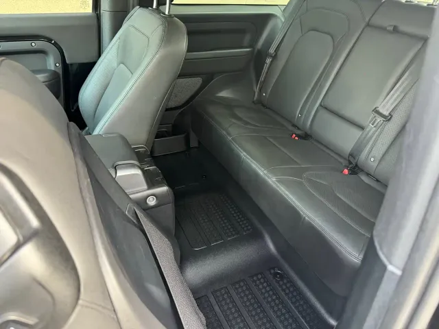 Land Rover Defender — Фото автомобиля 7
