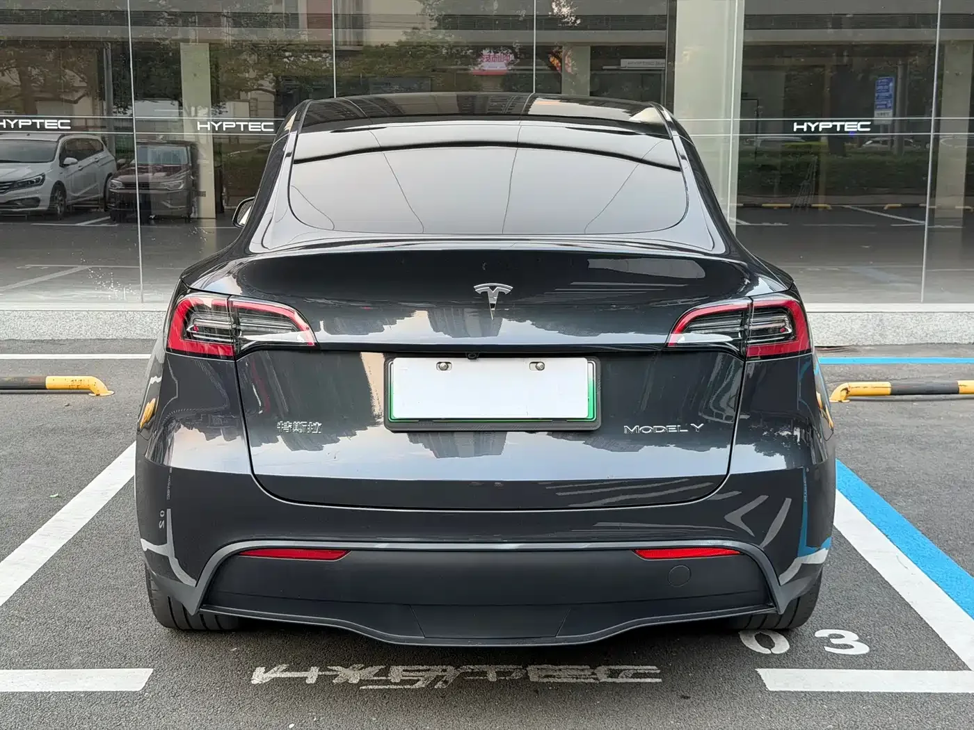 Tesla Model Y 2024 Rear-Wheel Drive Version — Фото автомобиля 9