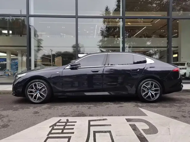 BMW i5 — Фото автомобиля 6