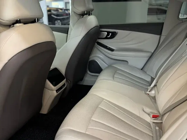 Roewe Rising Auto F7 2023 Advanced Edition — Фото автомобиля 5